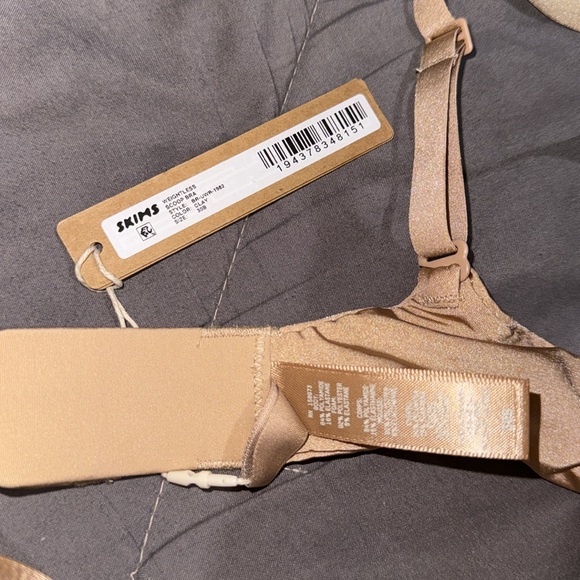 SKIMS WEIGHTLESS SCOOP BRA - Picture 2 of 4